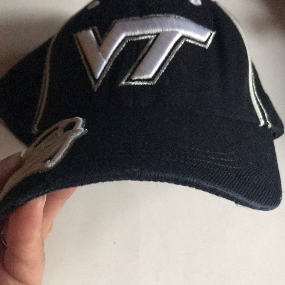 Men’s VT One-Fit Logo Cap - Picture 9 of 10